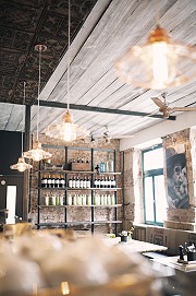 Regale und Wandverkleidungen f�r �La Empanaderia� in Erlangen