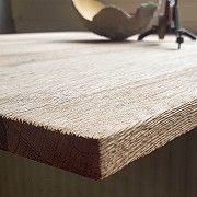 Echte Strukturen ins Holz geb�rstet